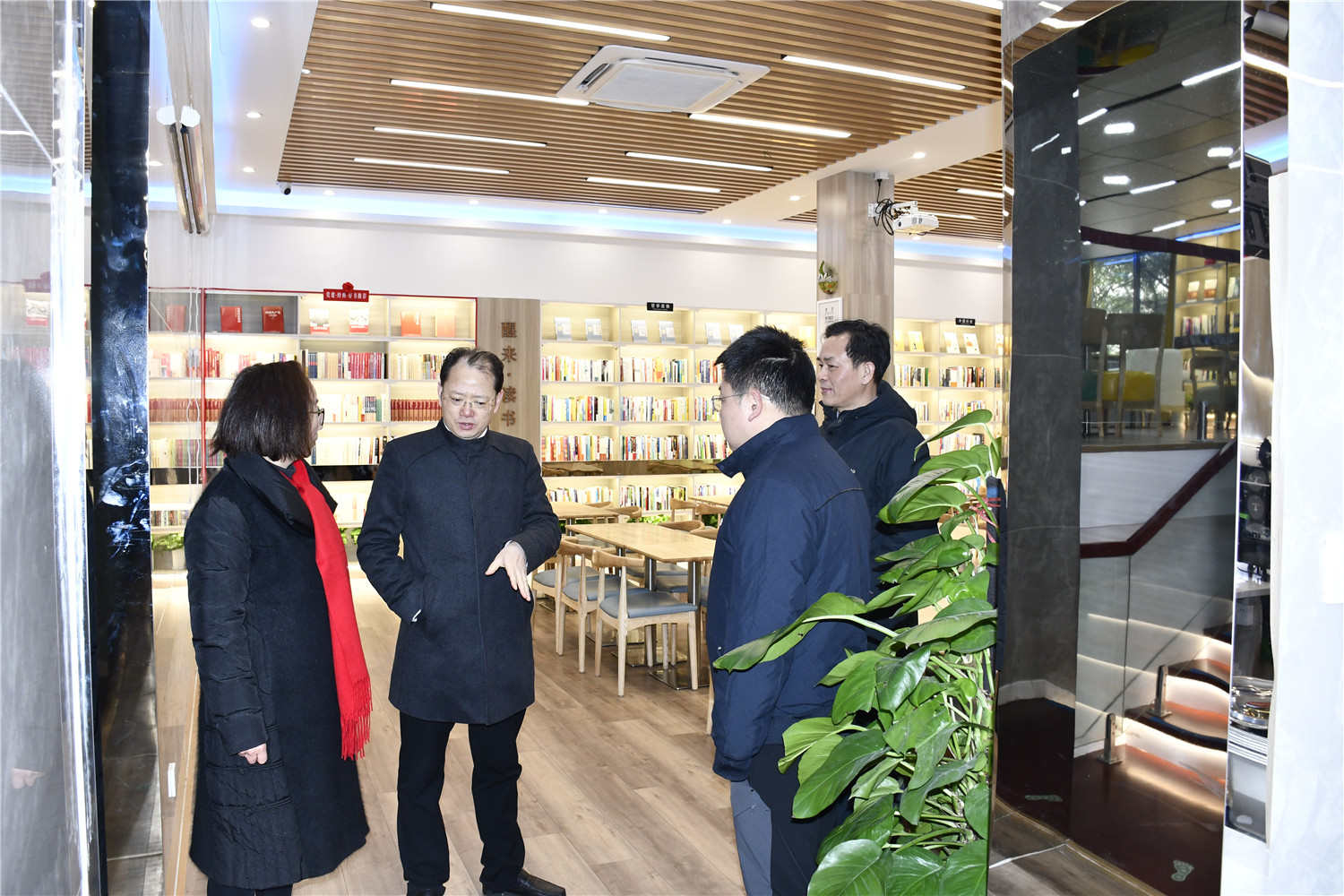 江苏省交通运输厅党组成员、副厅长汪祝君带队调研学校党建工作