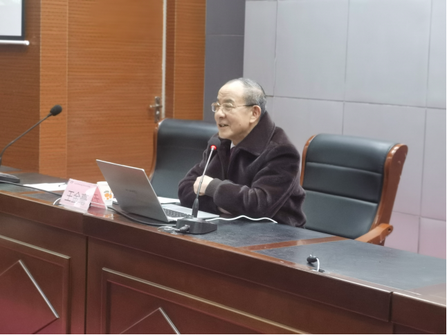 弘扬雷锋精神 常怀爱国之心