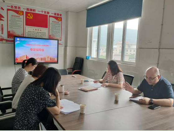 马克思主义学院邀请学校客座教授刘海滨来校指导