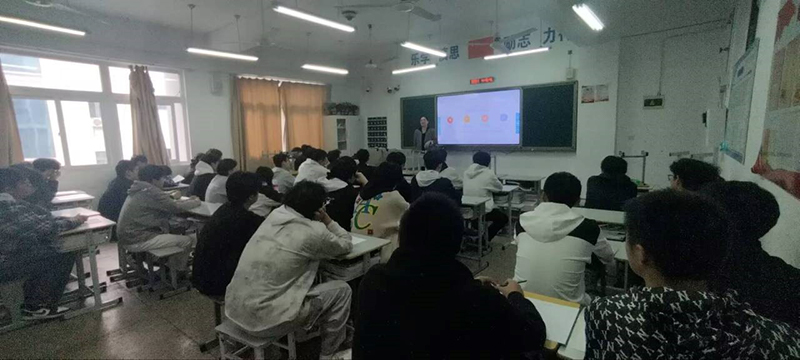 “倾听” 解心结 “沟通” 助蜕变