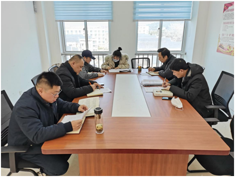 继续教育图文信息直属党支部召开专题学习会