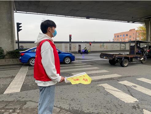 1606453630082033843.jpg 702.jpg