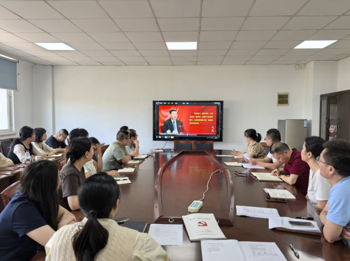 汽车工程学院党总支理论学习中心组第6次(扩大)学习会 暨期末教职工大会顺利召开