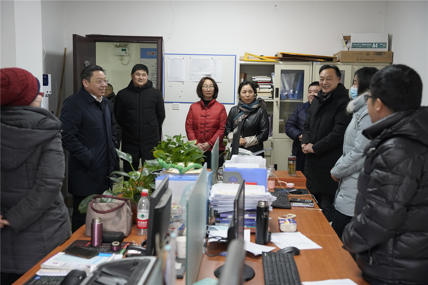 喜迎新学期 慰问暖人心:校领导走访慰问教职工