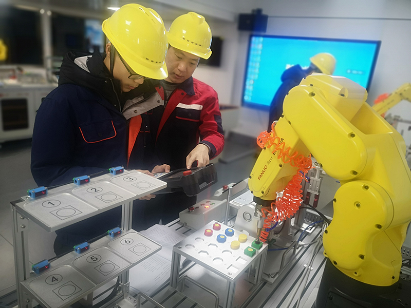 党员齐行动，考证我来帮