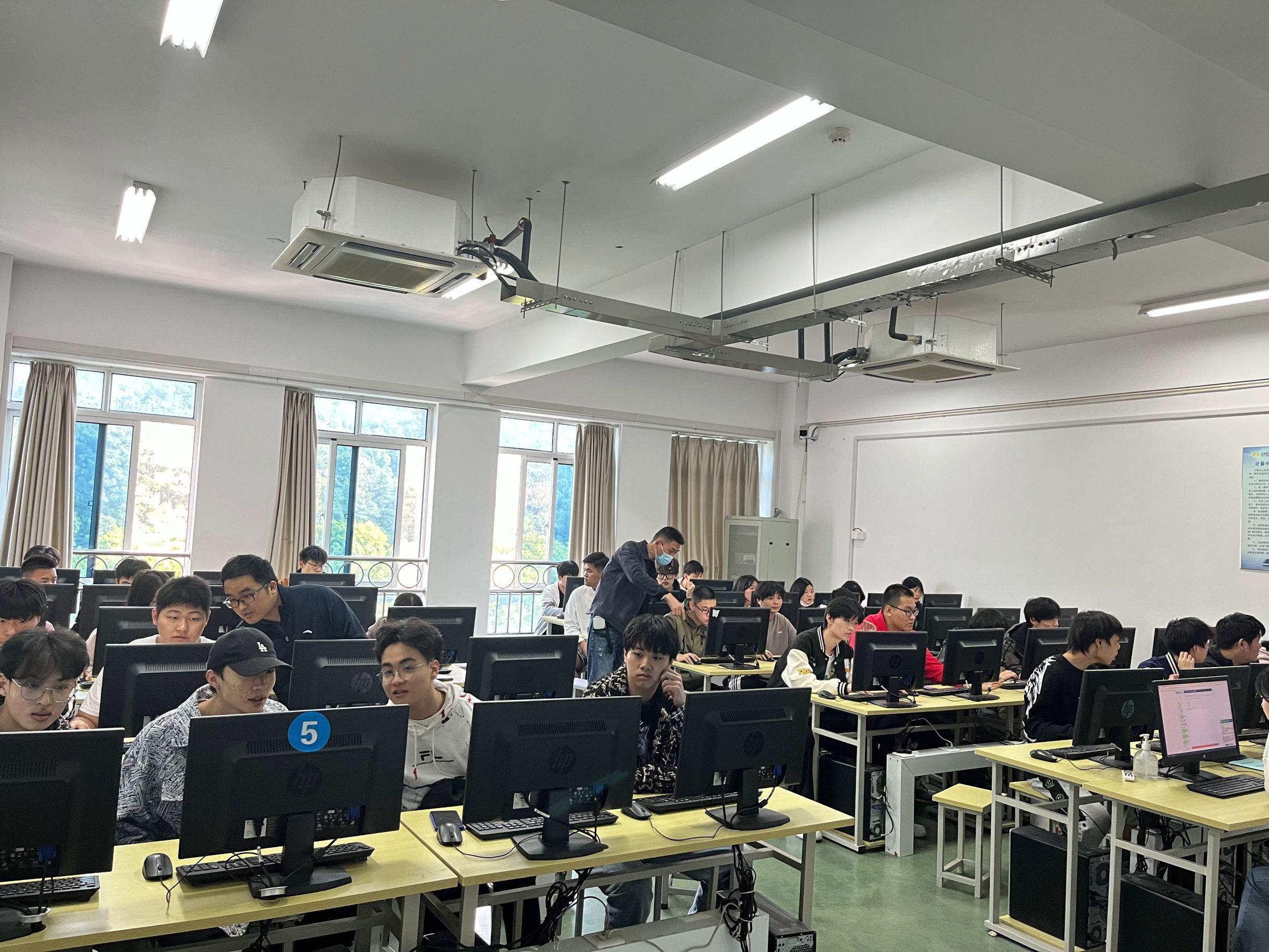 交通工程学院组织2020级中职学生参加学业水平测试机考模拟考