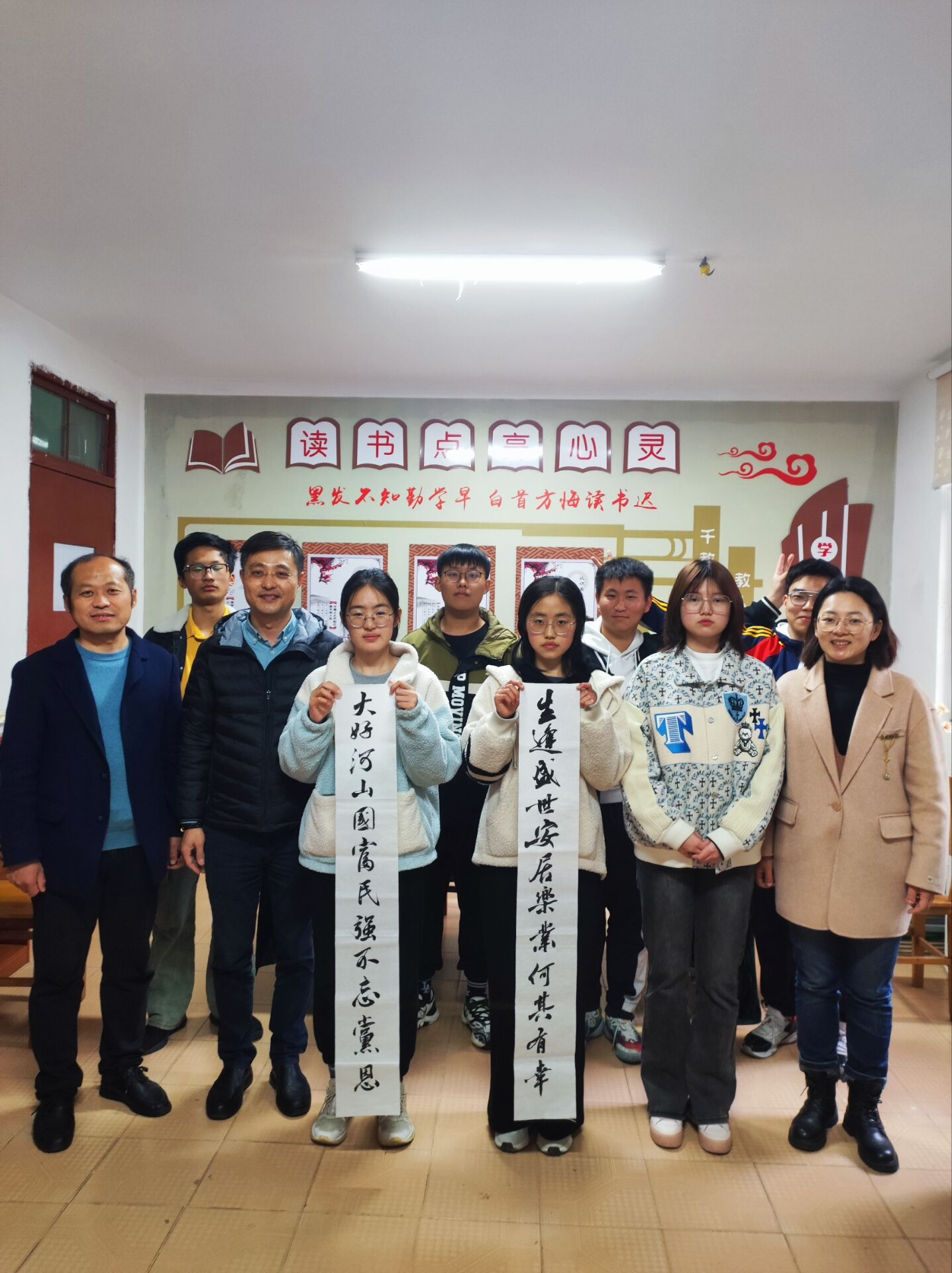 探寻对联书法艺术  弘扬优秀传统文化——翰墨书社与读书会联合开展对联探寻与书法鉴赏活动