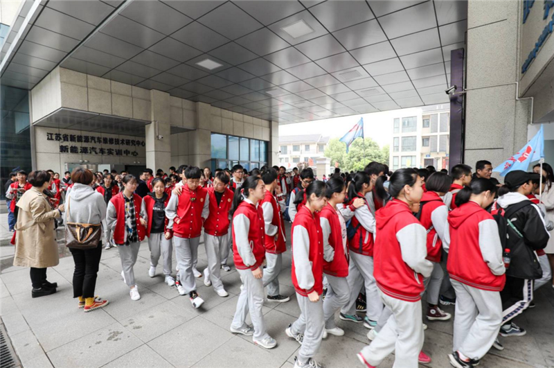 无锡市南长实验中学来校开展职业教育体验活动